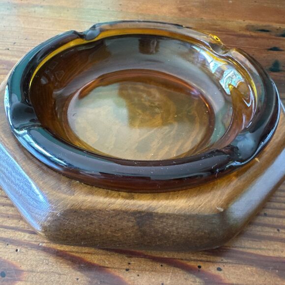 Vintage 1970s Cigar Ashtray Amber Glass 4 Finger Insert  7.5" Octagon Wood Base - Picture 5 of 10